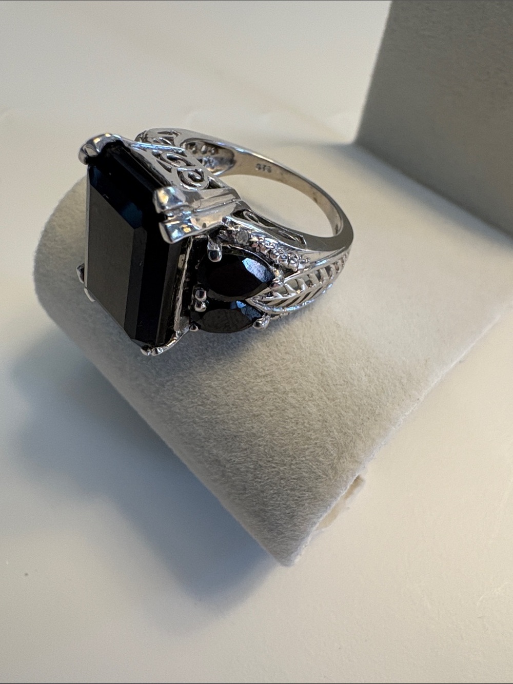 Statement Black Gemstone Cocktail Ring- Sterling Silver . 925 (12 g Size 9) - Picture 3 of 13
